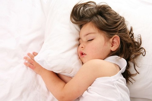 Đối tượng mắc chứng ngủ ngáy bao gồm: cả trẻ em, người lớn, người già