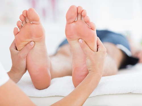 Các bệnh về tim mạch khiến chân tay tê bì khi ngủ