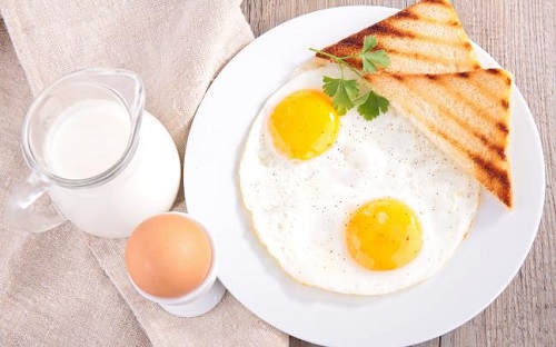 Sữa kết hợp trứng gà giúp tăng cân hiệu quả
