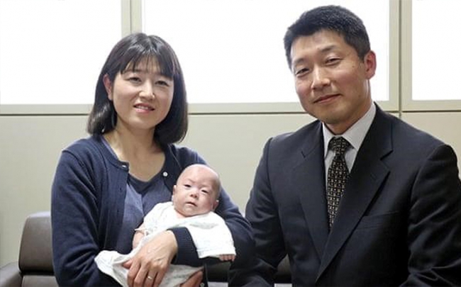 Bé trai sơ sinh nhỏ nhất thế giới ở Nhật xuất viện
