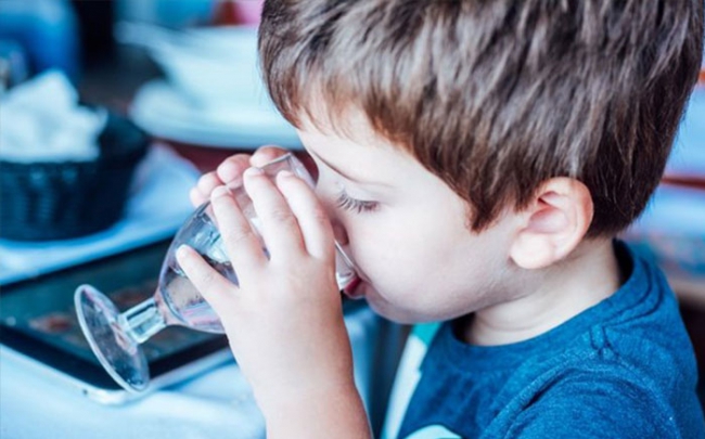 Bổ sung nước giúp cải thiện khả năng vận động linh hoạt của trẻ nhỏ