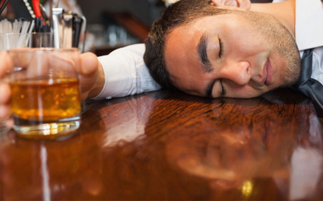 Cảnh báo nguy hiểm: Uống rượu hàng ngày làm tăng nguy cơ đột quỵ