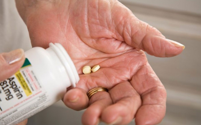 Hàng triệu bệnh nhân nên ngừng dùng aspirin để bảo vệ sức khỏe tim mạch