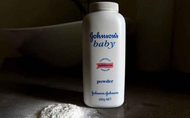 Johnson & Johnson thu hồi 33.000 sản phẩm phấn rôm trẻ em nghi chứa chất gây ung thư
