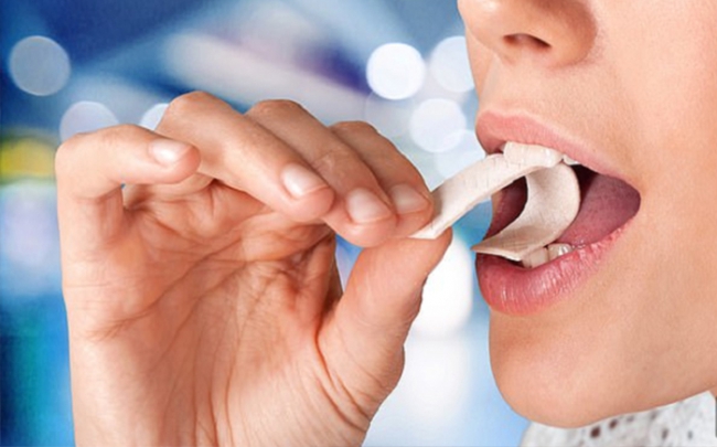 Một chất phụ gia thường có trong kẹo cao su bị cấm sử dụng